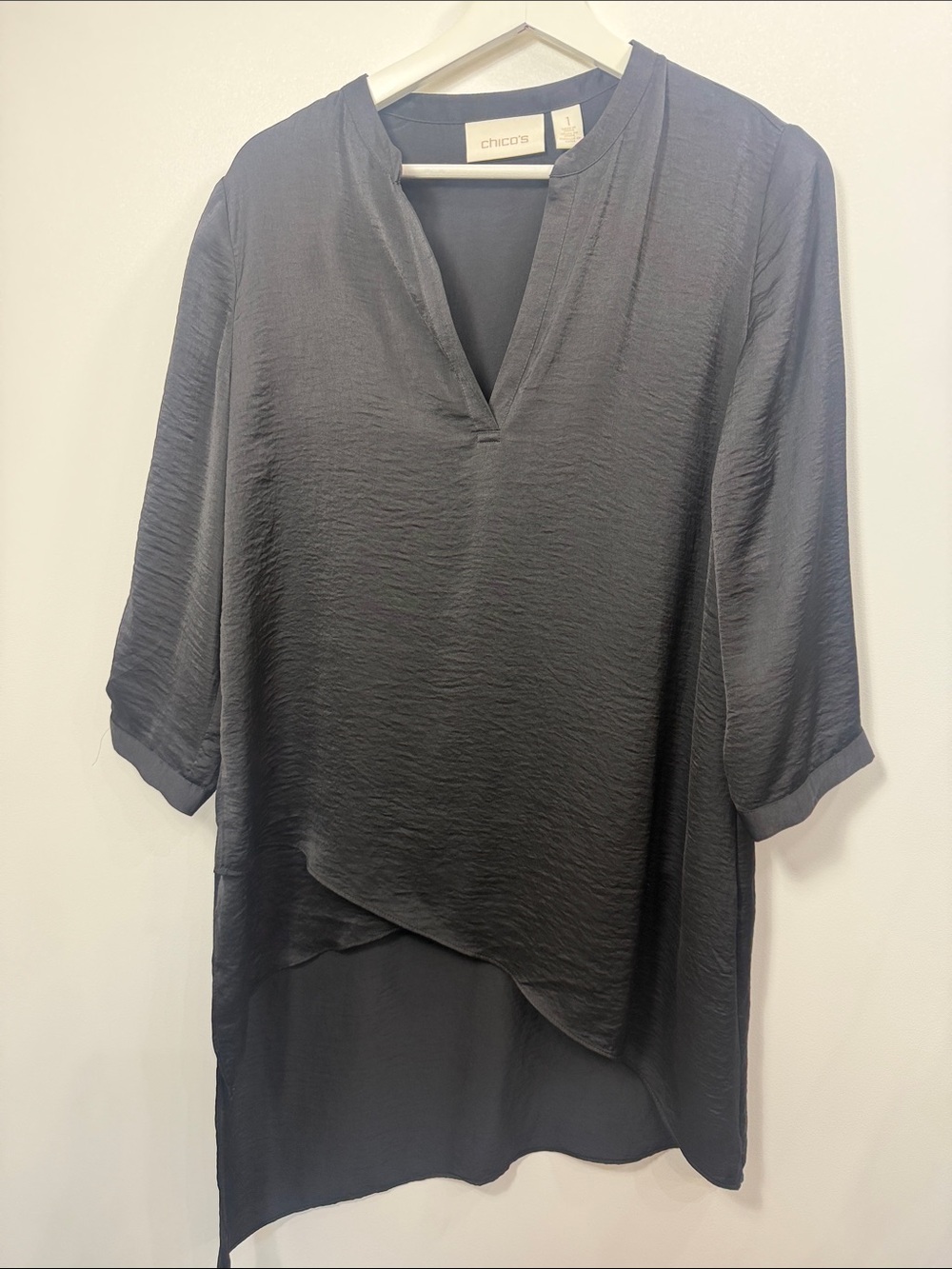 Chico‘s flowing layers Tulia top 3/4 sleeve black Chicos size 1. US 8-10. NWT